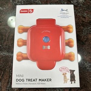 NWT Dash Mini Dog Treat Maker